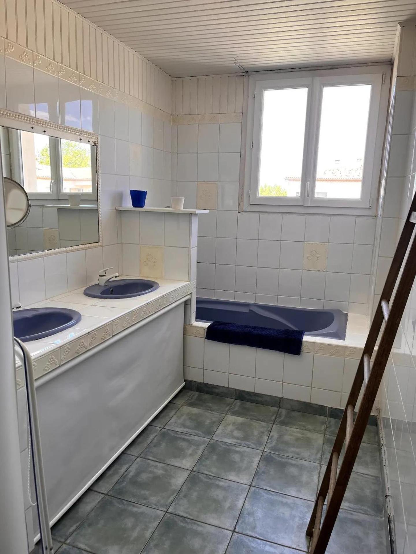 Appartement Vue Sur Le Rhone Арл Екстериор снимка